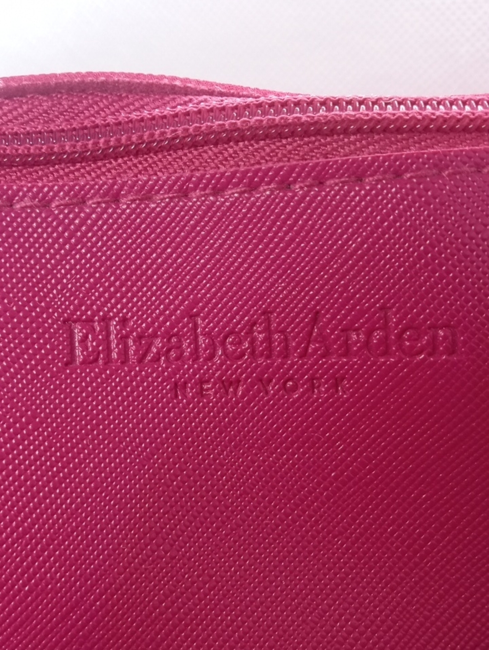 ELIZABETH ARDEN BOW MAKE UP BAG - Picture 3 of 7